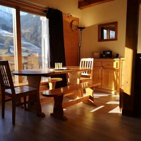 Daire Lumineux Avec Balcon A Areches