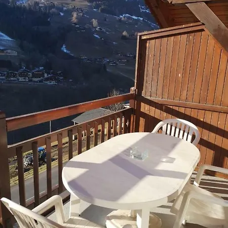 Lumineux Avec Balcon A Areches Daire